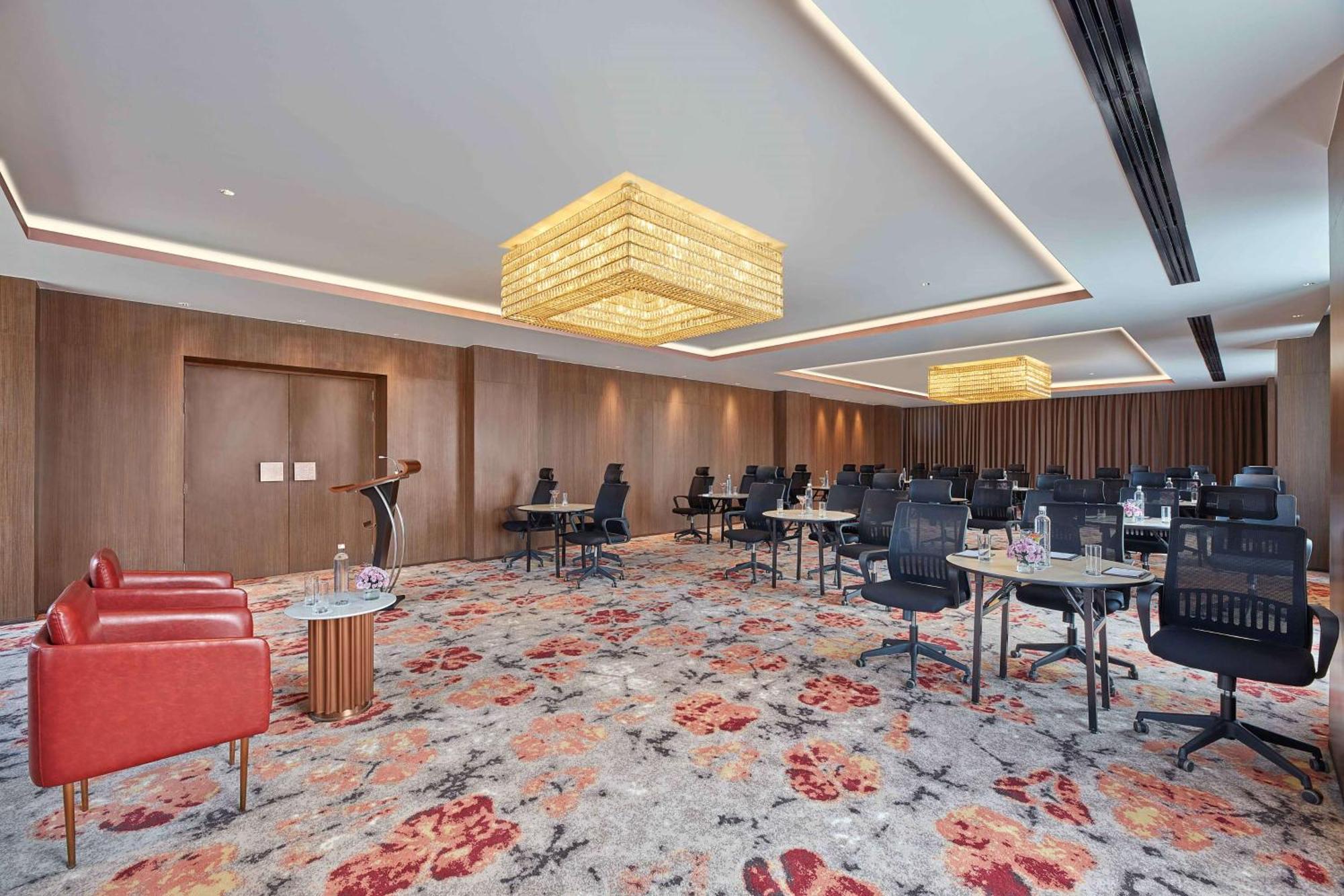 Doubletree By Hilton فاراناسي المظهر الخارجي الصورة