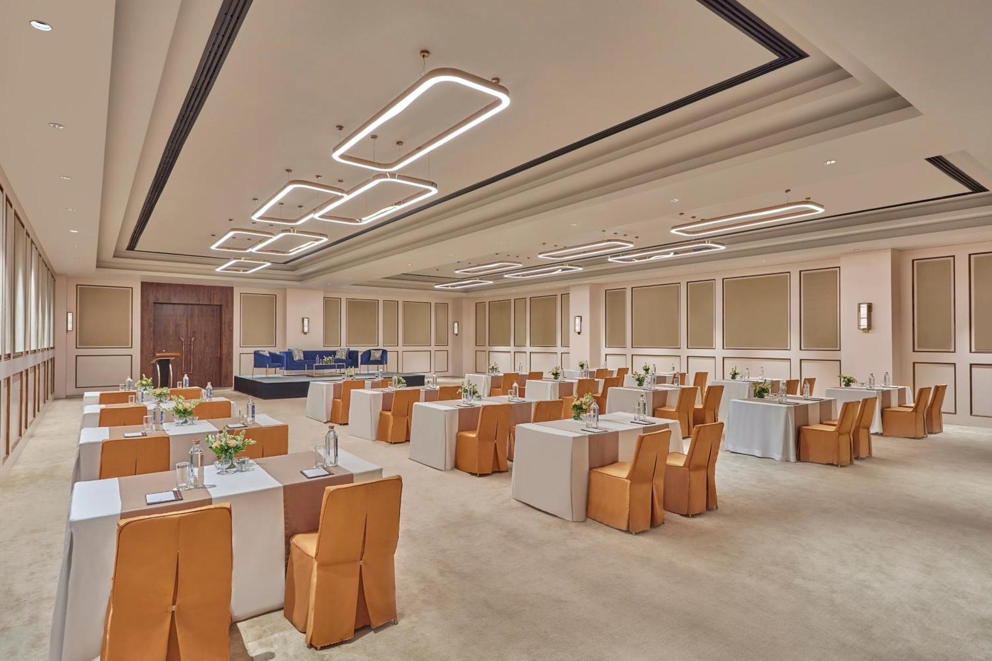 Doubletree By Hilton فاراناسي المظهر الخارجي الصورة